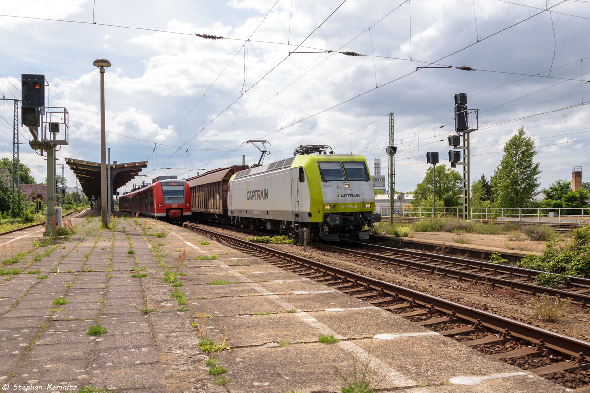 145 094-9 Captrain Deutschland GmbH für ITL - Eisenbahngesellschaft mbH mit einem H-Wagen Ganzzug in Magdeburg-Neustadt und fuhr weiter in Richtung Biederitz. 01.07.2016