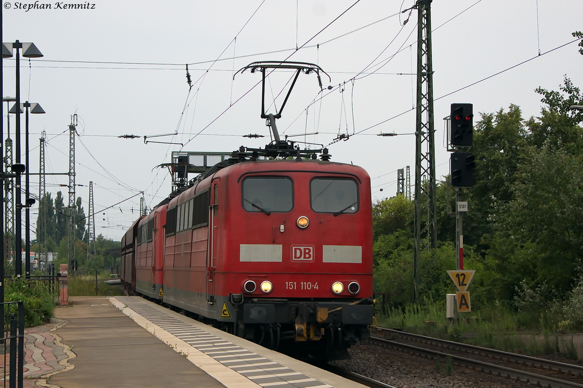 151 110-4 & 151 095-7 DB Schenker Rail Deutschland AG mit einem leeren Erzzug auf der Relation Beddingen - Hanseport, bei der Durchfahrt in Uelzen. 29.07.2014