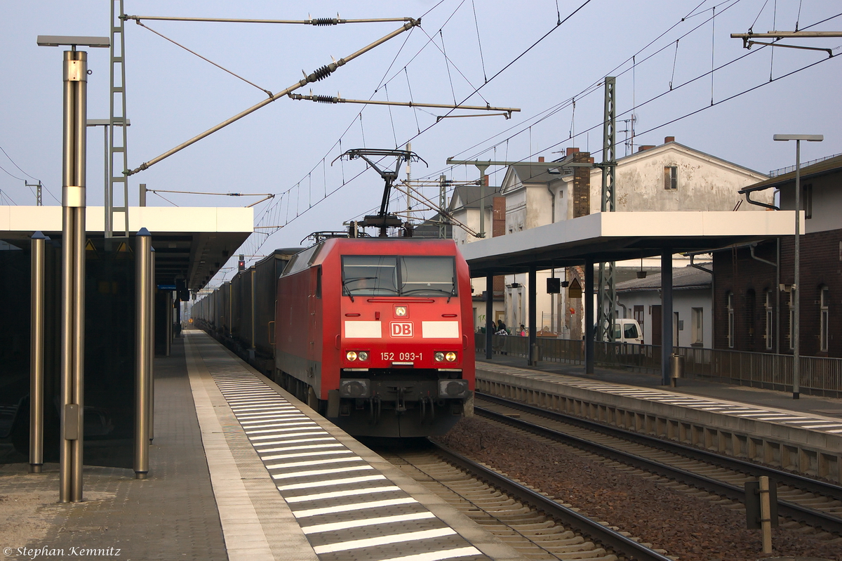 152 093-1 DB Schenker Rail Deutschland AG mit dem KLV  LKW Walter  in Jüterbog und fuhr weiter in Richtung Lutherstadt Wittenberg. 17.02.2015