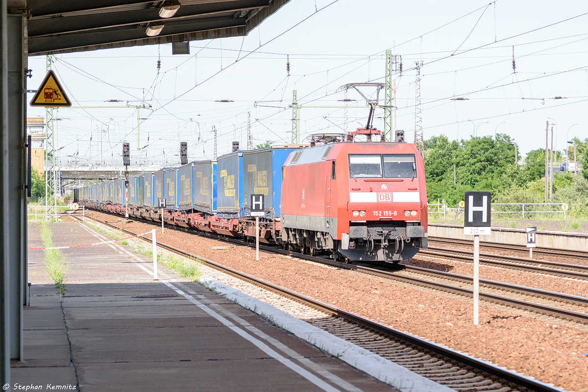 152 155-8 DB Cargo mit dem KLV  LKW Walter  in Berlin-Schönefeld Flughafen und fuhr weiter in Richtung Glasower Damm. 21.06.2017