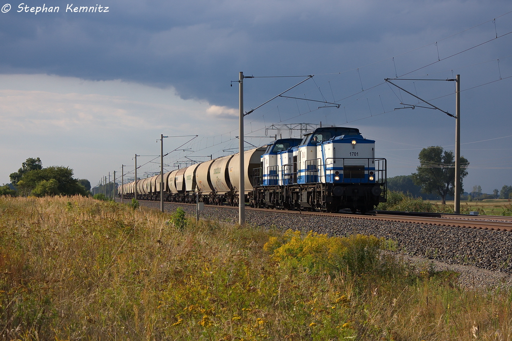 1701 (203 110-2) & 1702 (203 130-0) D&D Eisenbahngesellschaft mbH mit einem Getreidezug in Vietznitz und fuhren in Richtung Nauen weiter. Netten Gru an den Tf! 28.08.2013