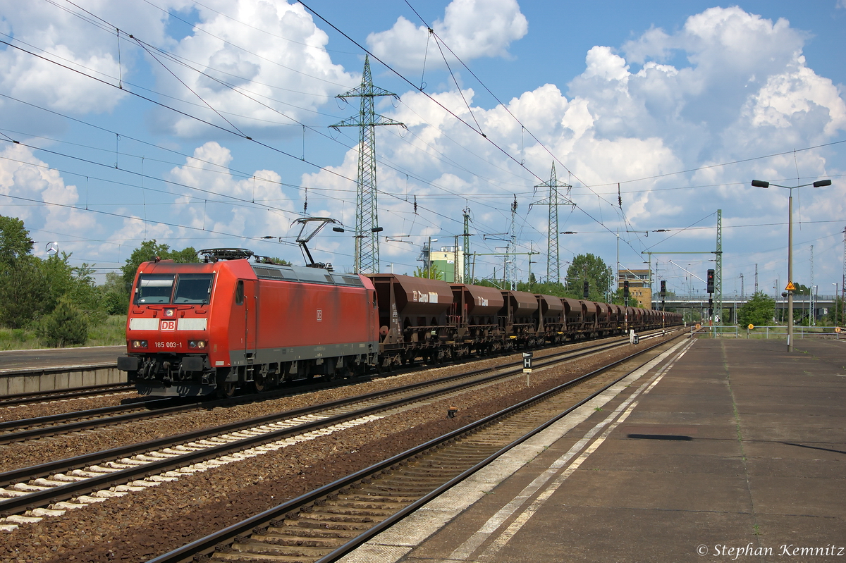 185 003-1 DB Schenker Rail Deutschland AG mit einem Facns Ganzzug, bei der Durchfahrt in Berlin-Schönefeld Flughafen und fuhr in Richtung Glasower Damm weiter. 20.05.2014