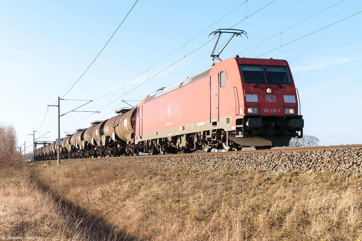 185 215-1 DB Cargo mit einem Kesselzug  Schwefel, geschmolzen  in Nennhausen und fuhr weiter in Richtung Wustermark. 17.01.2020