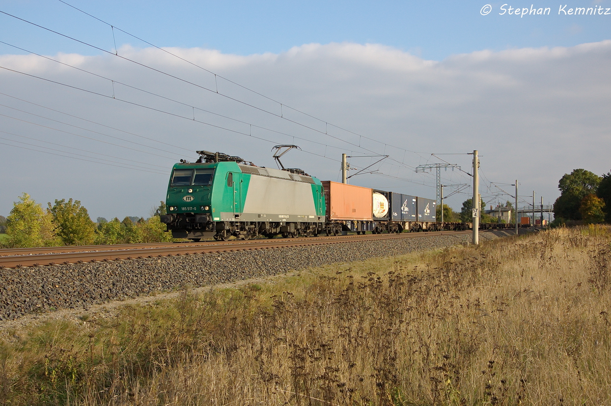 185 517-0 Captrain Deutschland GmbH fr ITL - Eisenbahngesellschaft mbH mit einem Containerzug in Vietznitz und fuhr in Richtung Wittenberge weiter. 08.10.2013