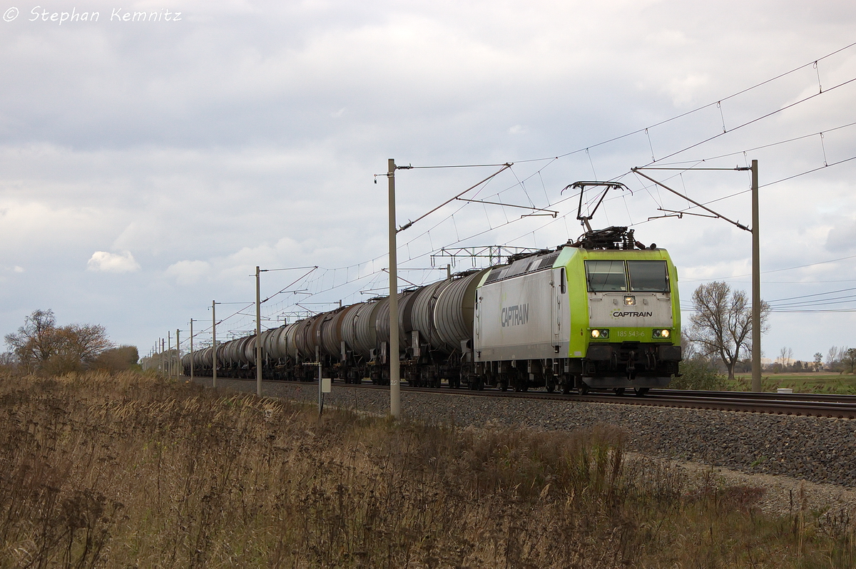 185 543-6 Captrain Deutschland GmbH fr ITL - Eisenbahngesellschaft mbH mit einem Kesselzug  Umweltgefhrdender Stoff, flssig  in Vietznitz und fuhr in Richtung Nauen weiter. 29.10.2013