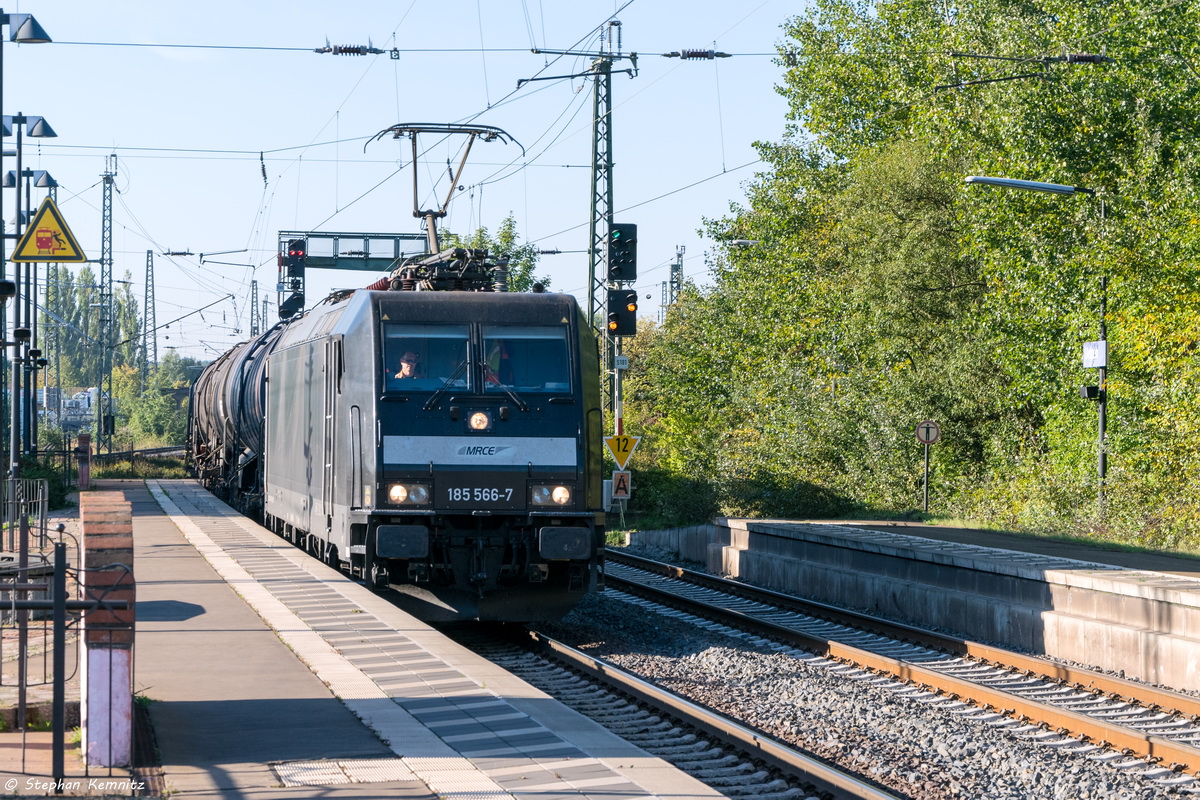 185 566-7 MRCE Dispolok GmbH für CTL Logistics GmbH mit einem Kesselzug  Umweltgefährdender Stoff, flüssig  in Uelzen und fuhr weiter in Richtung Lüneburg. 01.10.2015