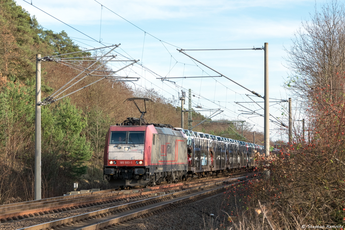 185 593-1 Crossrail AG mit einem Fiat 500 Autotransportzug in Nennhausen und fuhr weiter in Richtung Rathenow. Netten Gruß an den Tf! 03.12.2015