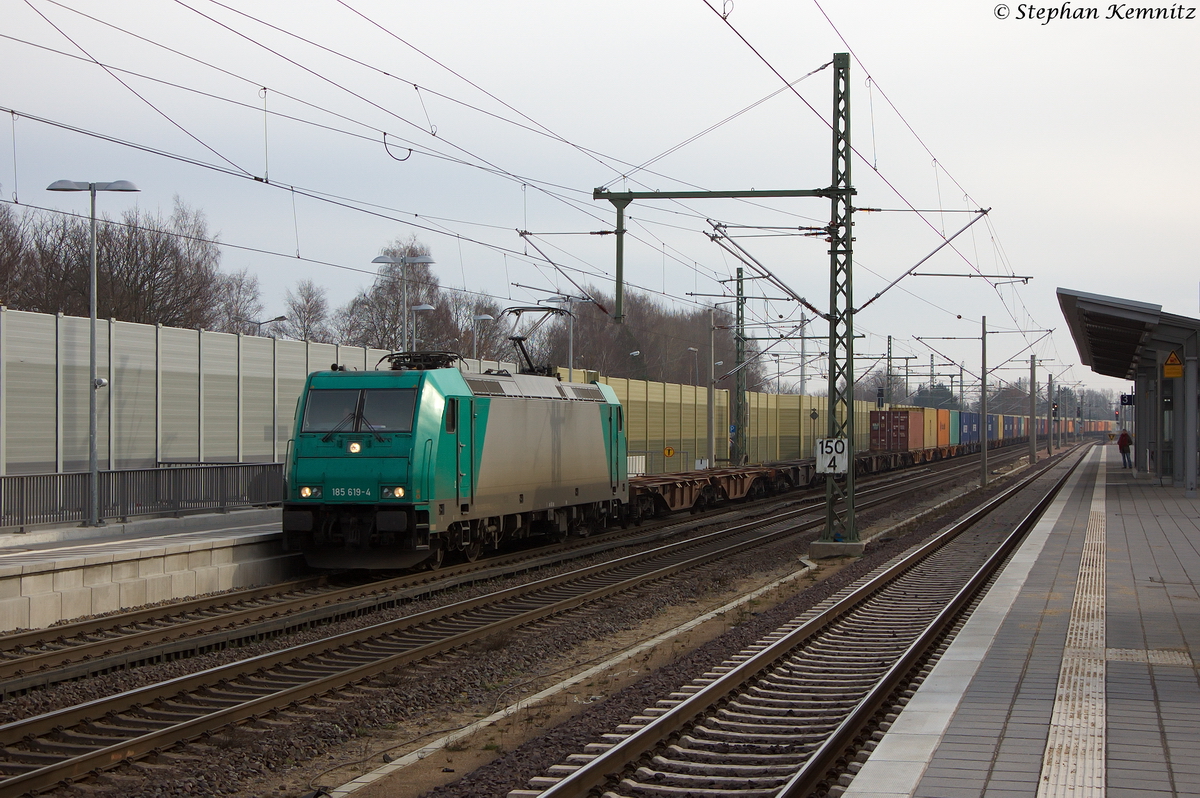 185 619-4 RBS Asset Finance Europe Limited für LOCON LOGISTIK & CONSULTING AG mit einem Containerzug, bei der Durchfahrt in Winsen(Luhe) und fuhr in Richtung Maschen weiter. 04.02.2014
