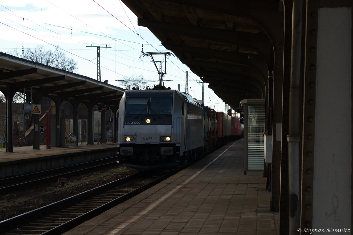 185 677-2 Railpool GmbH für RTB Cargo - Rurtalbahn Cargo GmbH mit einem Containerzug, bei der Durchfahrt in Magdeburg-Neustadt und fuhr weiter in Richtung Biederitz. 13.01.2015