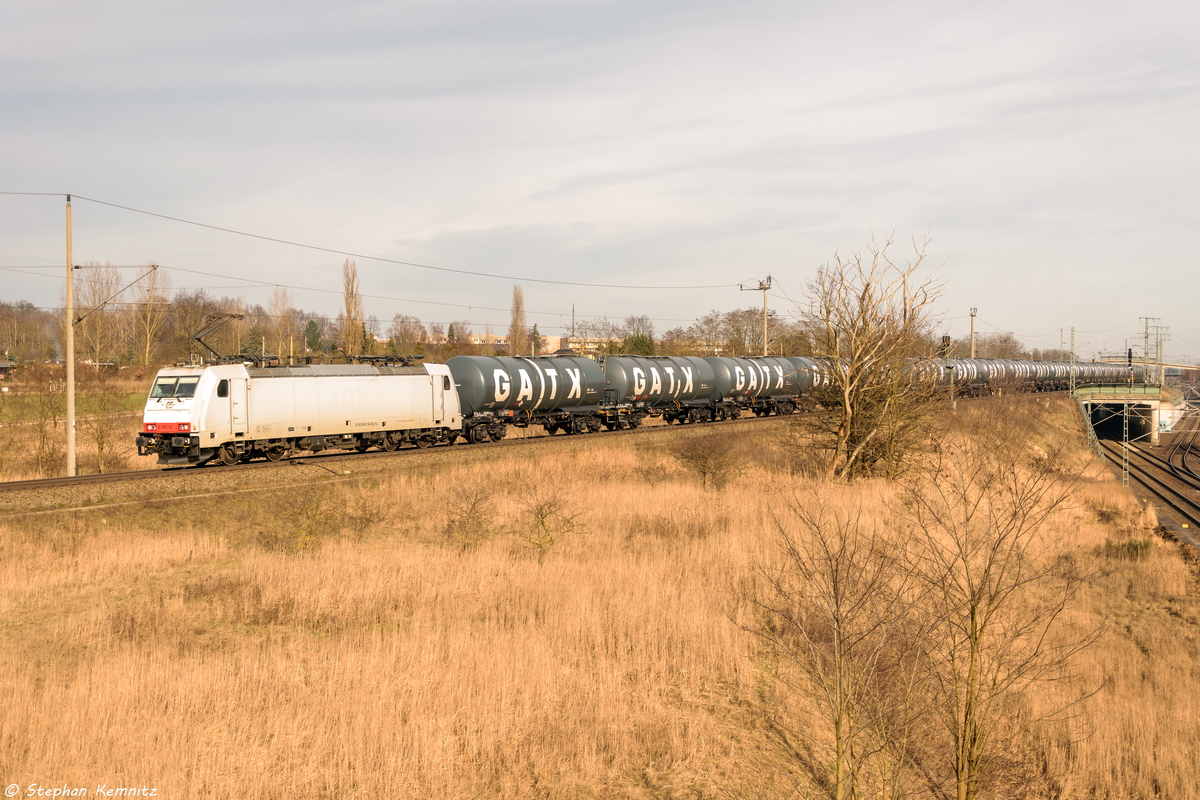 186 136-8 ITL - Eisenbahngesellschaft mbH mit einem Kesselzug  Dieselkraftstoff oder Gasöl oder Heizöl (leicht)  in Stendal und fuhr weiter in Richtung Salzwedel. 04.03.2017