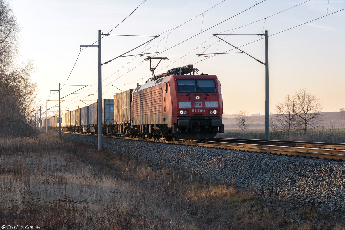 189 016-9 DB Cargo mit einem Containerzug in Nennhausen und fuhr weiter in Richtung Wustermark. 14.02.2017