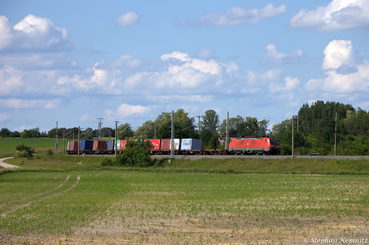 189 016-9 DB Schenker Rail Deutschland AG mit einem Containerzug aus Richtung Wittenberge kommend in Stendal. 24.05.2014