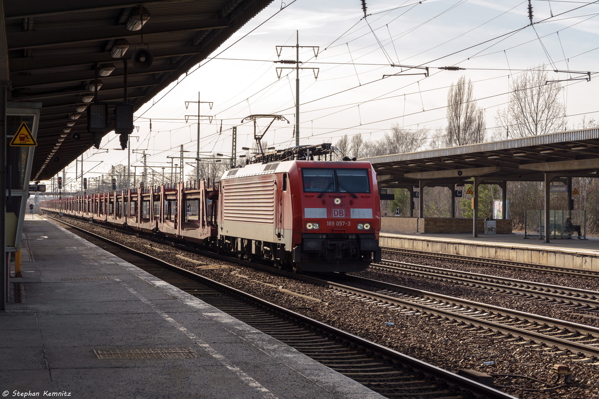 189 057-3 DB Cargo mit einem leeren Autotransportzug in Berlin-Schönefeld Flughafen und fuhr weiter in Richtung Grünauer Kreuz. 03.03.2017