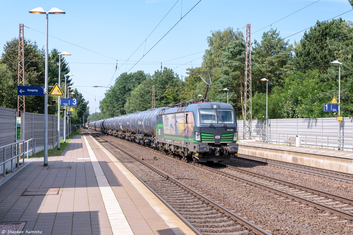 193 207-8 ELL - European Locomotive Leasing für LTE Germany GmbH mit einem Kesselzug  Dieselkraftstoff oder Gasöl oder Heizöl (leicht)  in Bienenbüttel und fuhr weiter in Richtung Uelzen. 26.08.2016