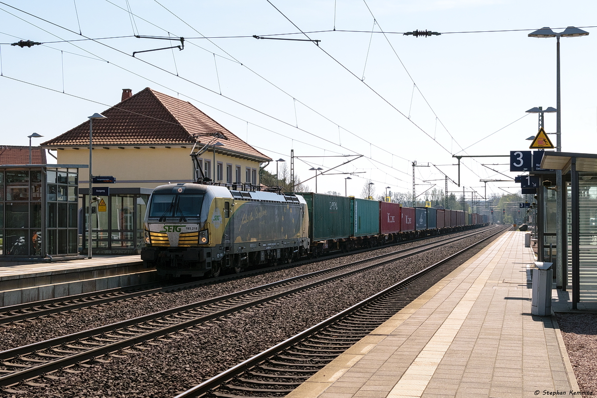 193 218-5  Ludwig van Beethoven  ELL - European Locomotive Leasing für SETG - Salzburger Eisenbahn TransportLogistik GmbH mit einem Containerzug in Bienenbüttel und fuhr weiter in Richtung Lüneburg. 20.04.2018