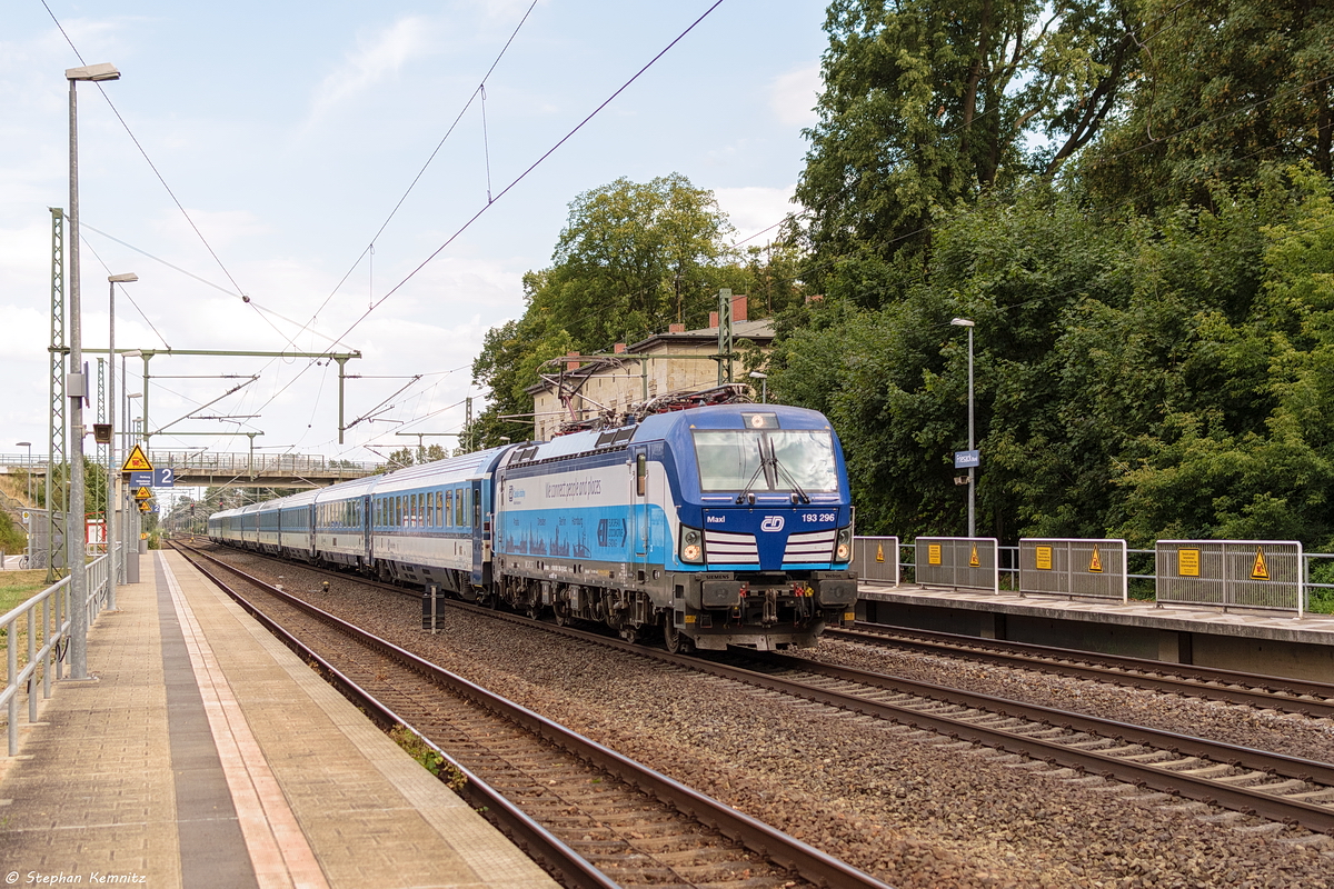 193 296-1  Maxl  ELL - European Locomotive Leasing für ČD - České dráhy a.s. mit dem EC 378  Porta Bohemica  von Praha hl.n. nach Kiel Hbf in Friesack. 11.08.2018