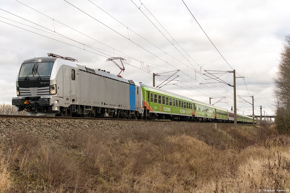 193 997-4 Railpool GmbH für BTE BahnTouristikExpress GmbH mit dem Flixtrain (FLX76338) von Berlin Hbf (tief) nach Köln Hbf in Nennhausen. 18.01.2020