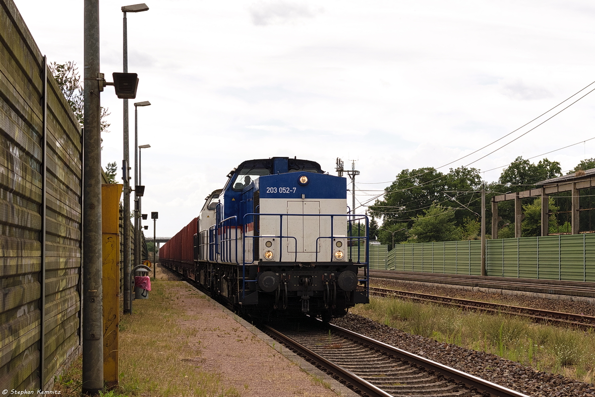 203 052-7 PRESS (203 165-6) & 203 051-8 PRESS (203 535-0) mit einem leeren Holzzug in Großwudicke und fuhren weiter in Richtung Rathenow. 12.07.2018