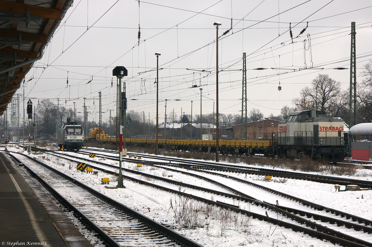 203 166-4 STRABAG Rail GmbH stand mit einem Bauzug in Stendal abgestellt. 03.02.2015