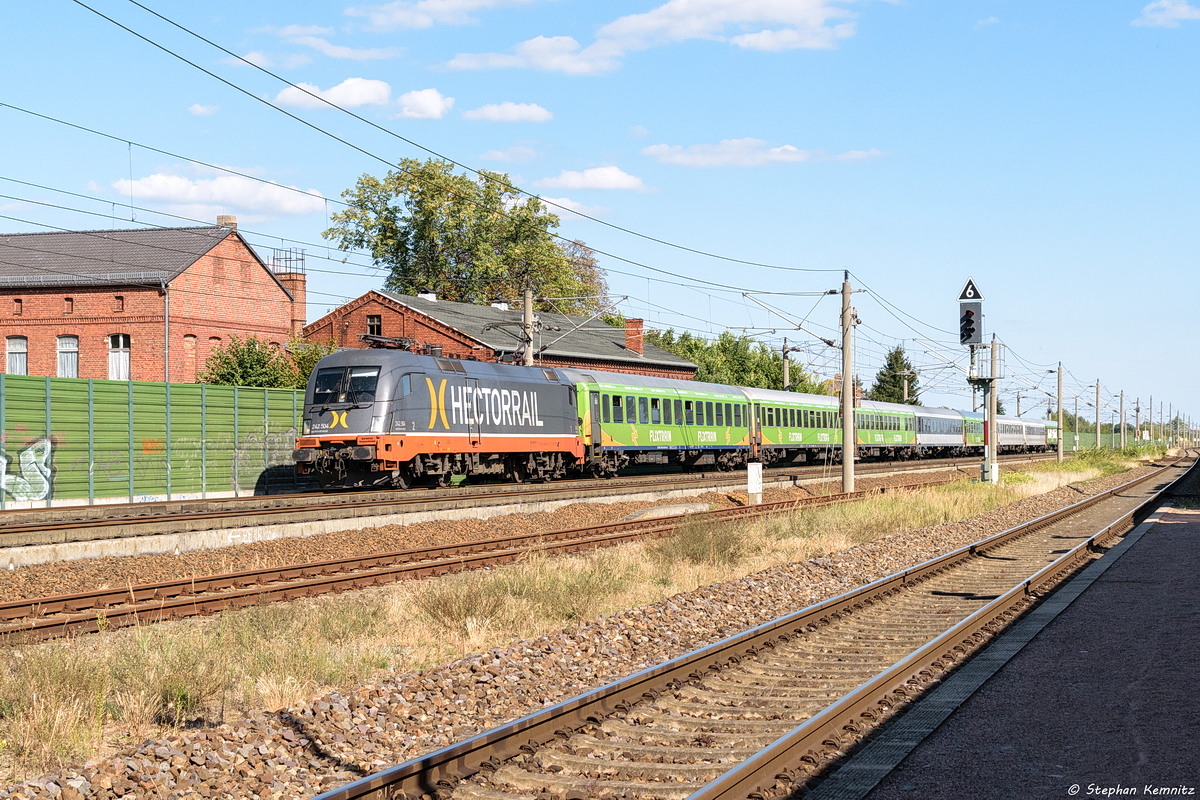 242.504  Mr Potato Head  (182 504-1) Hector Rail AB mit dem Flixtrain (FLX 1819) von Berlin-Lichtenberg nach Stuttgart Hbf in Großwudicke. 09.09.2018