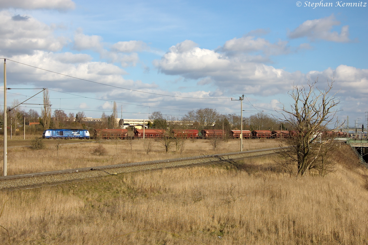 246 011-1 IGT - Inbetriebnahmegesellschaft Transporttechnik mbH für Raildox GmbH & Co. KG mit einem Düngerzug in Stendal(Wahrburg) und fuhr in Richtung Wittenberge weiter nach Poppendorf. 14.02.2014