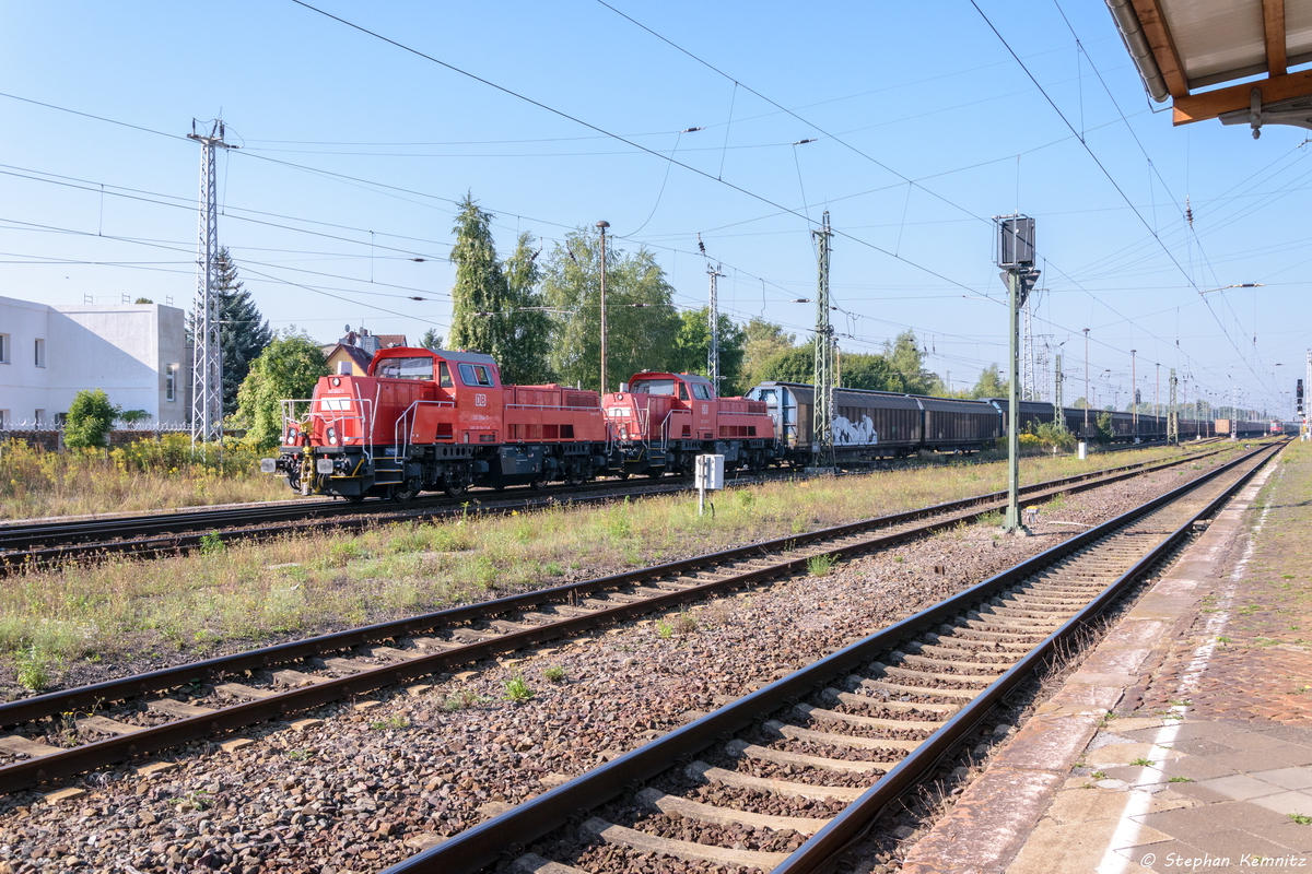 261 094-7 & 261 013-7 DB Cargo mit einem H-Wagen Ganzzug in Stendal und fuhren weiter in Richtung Magdeburg. 13.09.2016