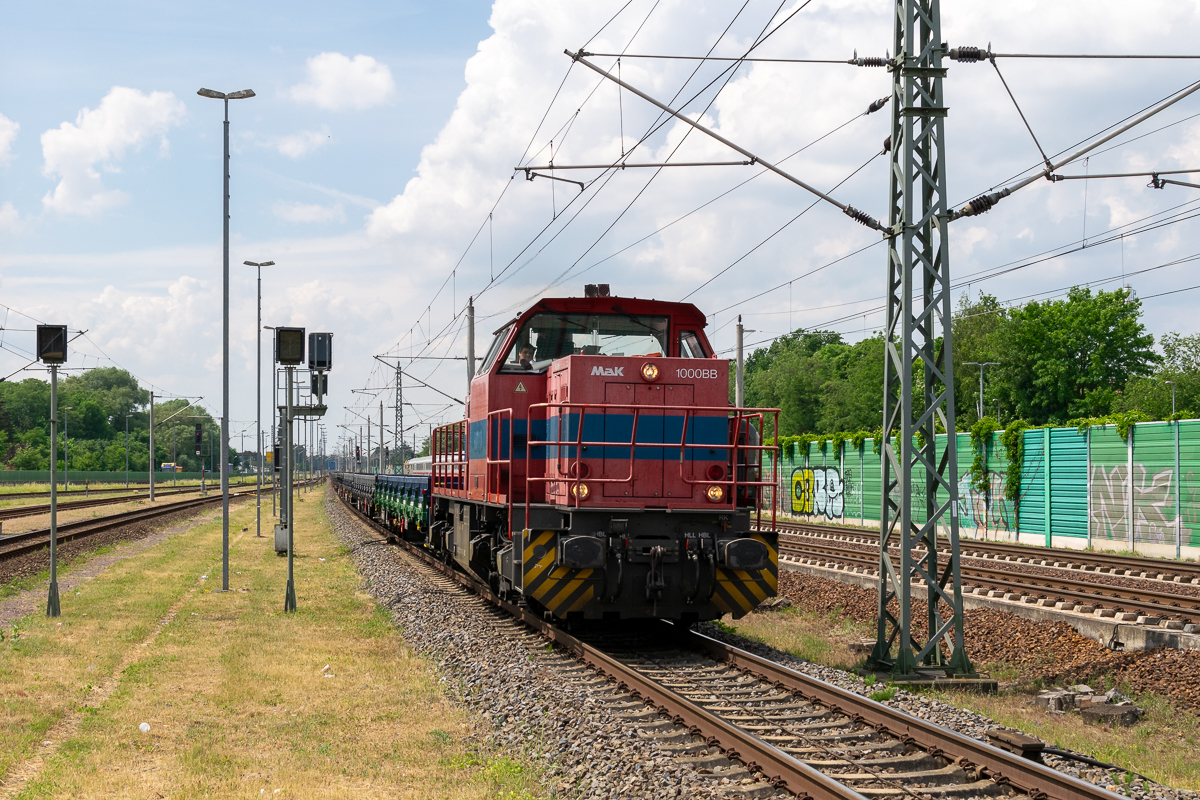 271 017-6 LoConnect GmbH, mit einem Res Ganzzug in Rathenow und fuhr weiter in Richtung Wustermark. 24.05.2024