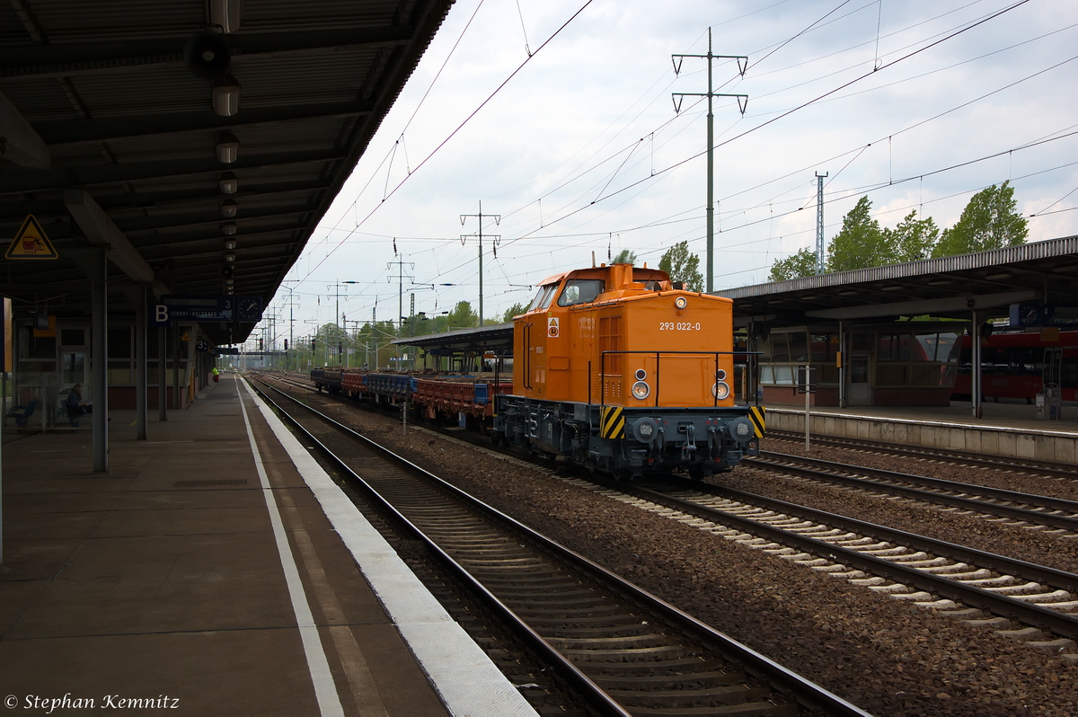 293 022-0 MTEG - Muldental Eisenbahnverkehrsgesellschaft mbH mit einem Res Ganzzug in Berlin-Schönefeld Flughafen und fuhr in Richtung Grünauer Kreuz weiter. 22.04.2014