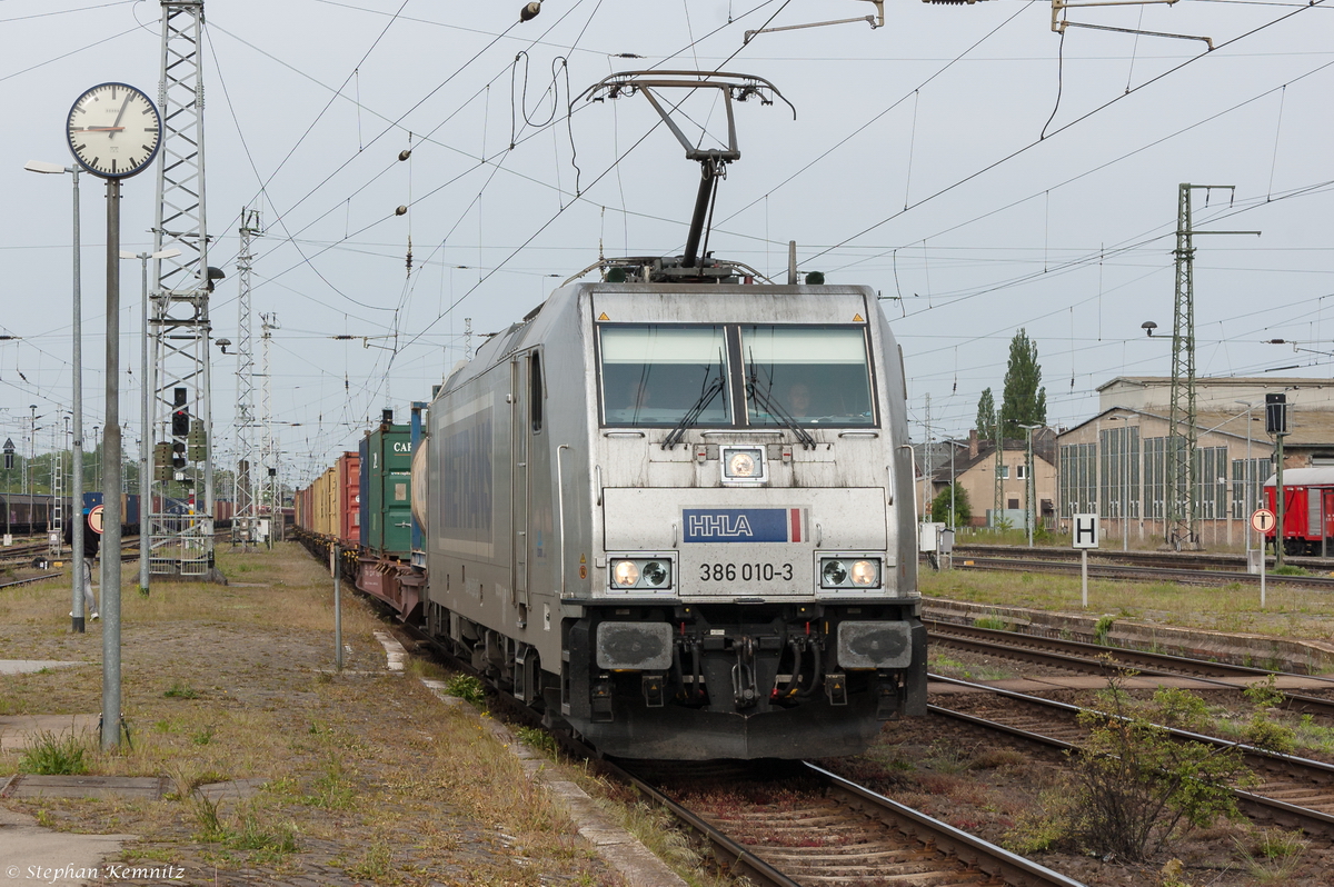 386 010-3 METRANS Rail s.r.o. mit einem Containerzug in Stendal und fuhr weiter in Richtung Magdeburg. 16.05.2015