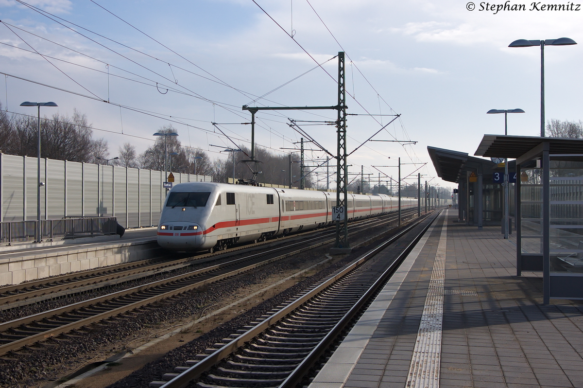 401 585-5  Freilassing  als ICE 670 von Karlsruhe Hbf nach Hamburg-Altona, bei der Durchfahrt in Winsen(Luhe). 04.02.2014