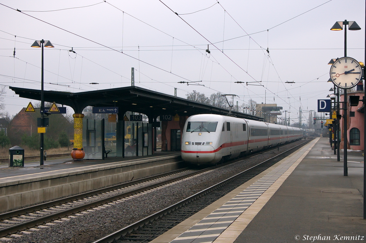 402 015-2  Bitterfeld/Wolfen  als ICE 680 von München Hbf nach Hamburg-Altona, bei der Durchfahrt in Uelzen. 04.02.2014