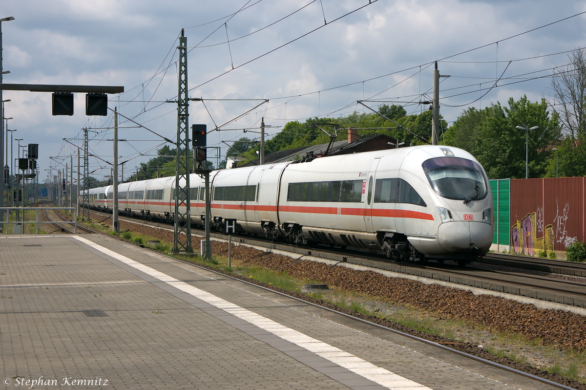 411 551-5  Elsterwerda  als ICE 2905 für ICE 555 von Bonn Hbf nach Berlin Ostbahnhof & 411 566-3  Bingen am Rhein  als ICE 2903 für ICE 545 von Köln Hbf nach Berlin Ostbahnhof in Rathenow. 17.05.2014
