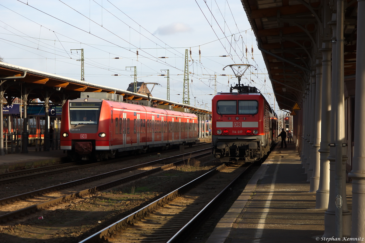425 001-5 als RB32 (RB 17568) von Stendal nach Brunau-Packebusch und 114 017 mit dem RE20 (RE 17631) von Brunau-Packebusch nach Halle(Saale)Hbf in Stendal. Die Züge der Linien RE 20 (Halle – Uelzen) und RB 32 (Schönebeck-Bad Salzelmen – Uelzen) werden zwischen Brunau-Packebusch und Salzwedel durch Busse ersetzt. Grund: Weichenarbeiten zwischen Brunau-Packebusch und Salzwedel. 17.01.2014