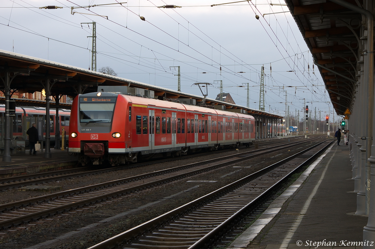 425 508-9 als RB30 (RB 17824) von Schnebeck-Bad Salzelmen nach Wittenberge in Stendal. 15.12.2013
