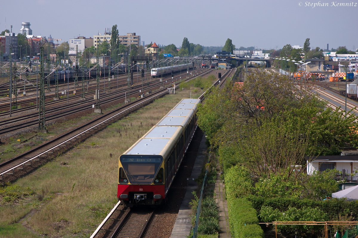 480 533-9 S-Bahn Berlin als S42 (S 42605) Ring ঺. bei der Ausfahrt aus Berlin Westhafen. 22.04.2014