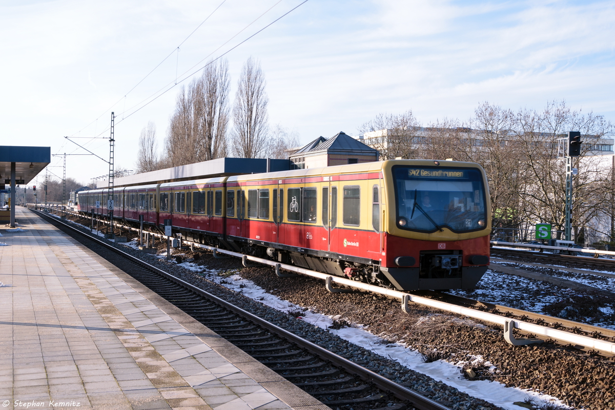 481 027-1 S-Bahn Berlin als S41 von Berlin-Halensee nach Berlin Gesundbrunnen, bei der Ausfahrt aus Berlin Jungfernheide. 09.01.2016