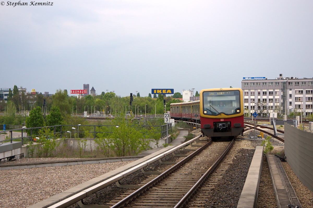 481 390-3 S-Bahn Berlin als S41 (S 41158) Ring ᆻ, bei der Einfahrt in Berlin Südkreuz. 22.04.2014
