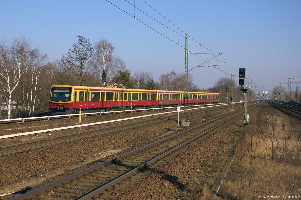 481 444-8 S-Bahn Berlin als S45 (S 45073) von Birkenwerder(b Berlin) nach Berlin-Schönefeld Flughafen, bei der Einfahrt in Berlin Jungfernheide. 14.02.2015