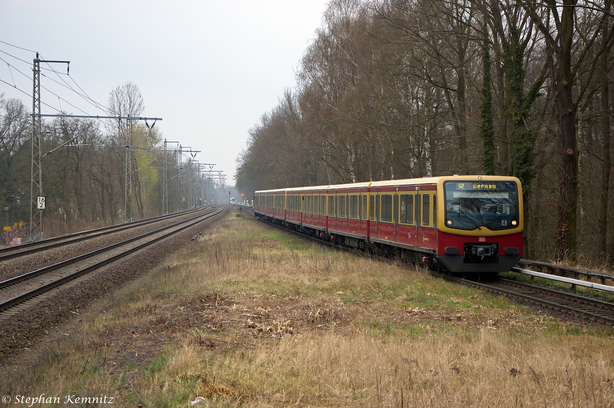 481 502-3 S-Bahn Berlin als S2 (S 2064) von Blankenfelde(Teltow-Fläming) nach Bernau(b Berlin), bei der Einfahrt in den S-Bahn Haltepunkt Röntgental. 28.03.2014