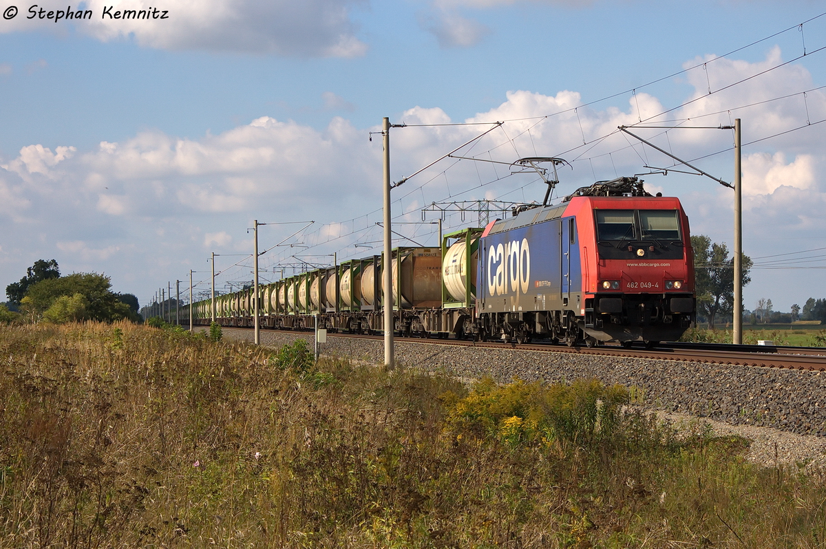 482 049-4 SBB Cargo für LOCON LOGISTIK & CONSULTING AG mit dem KLV  H&S Foodtrans  in Vietznitz und fuhr in Richtung Nauen weiter. 13.09.2013