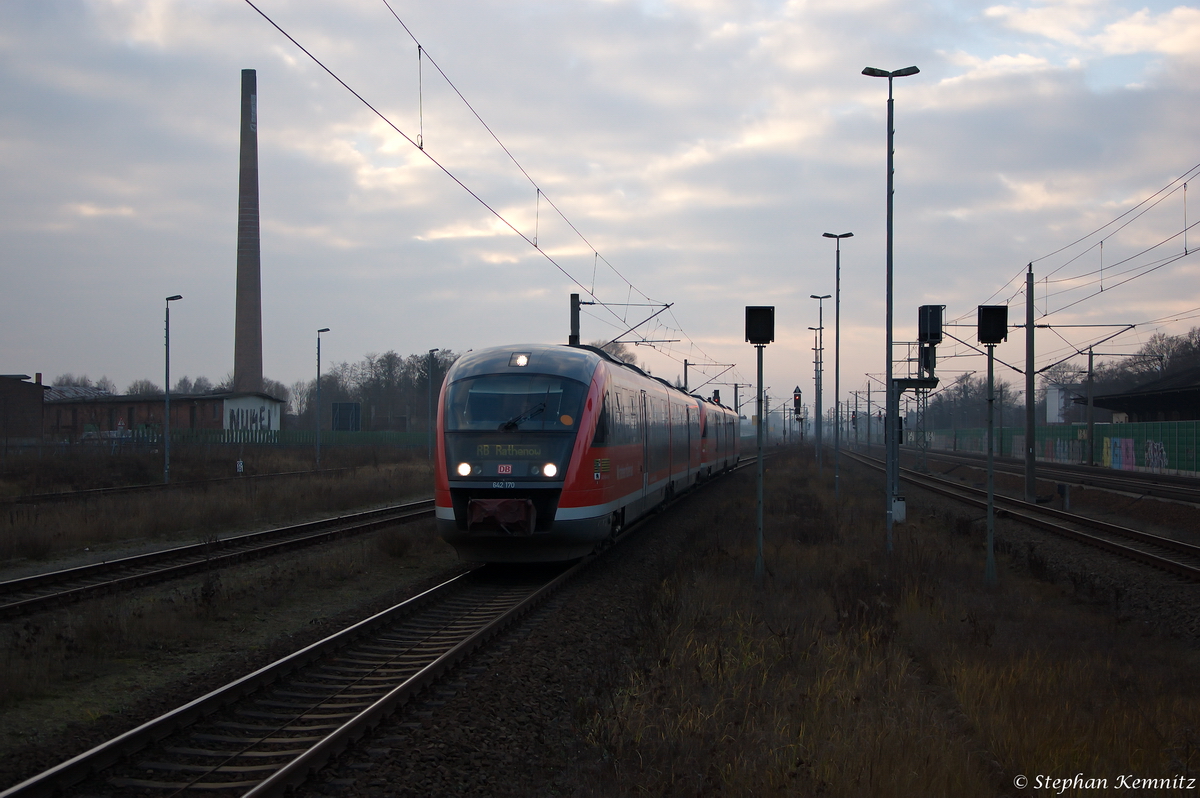 642 170-4 & 642 176-1 als RB34 (RB 17963) von Stendal nach Rathenow, bei der Einfahrt in Rathenow. 14.12.2014