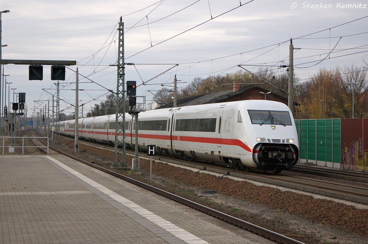 808 028-5  Altenburg  als ICE 555 von Bonn Hbf nach Berlin Ostbahnhof in Rathenow. 12.11.2013