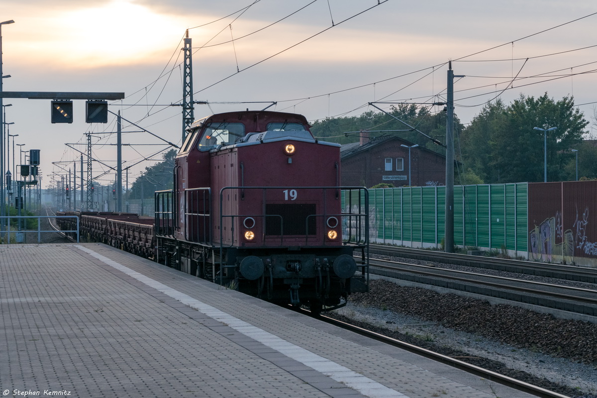 BBL 08 (203 121-9) BBL Logistik GmbH mit einem kurzem Güterzug in Rathenow und fuhr weiter in Richtung Wustermark. 05.10.2015