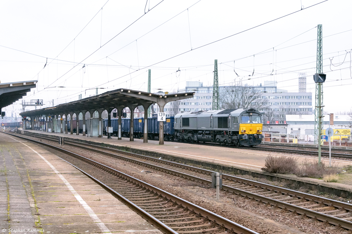 Captrain 266 105-6 mit dem Kohlependel von Braunkohlekraftwerk Buschhaus nach Profen in Magdeburg-Neustadt. 16.01.2016