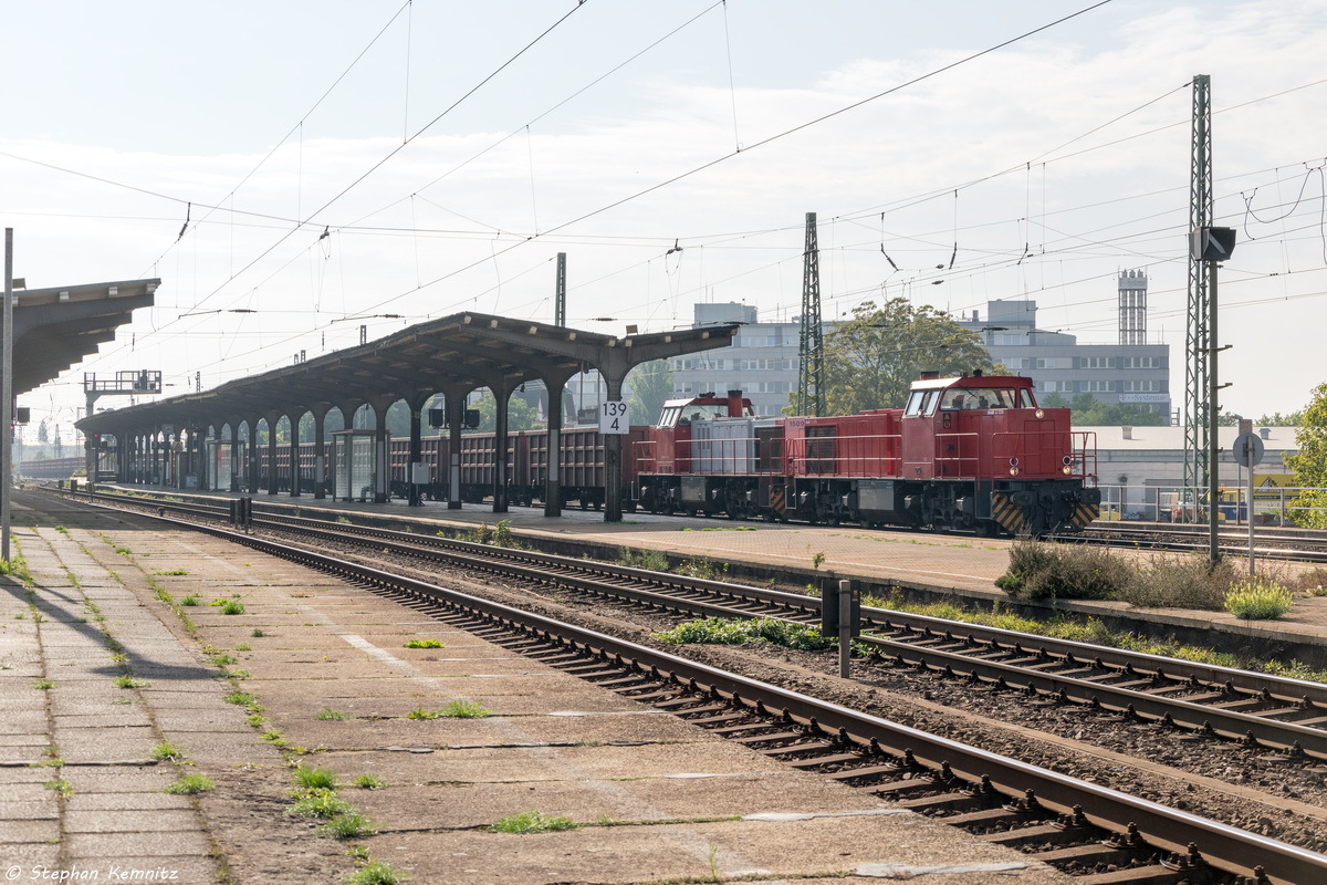 Captrain 275 833-2 & akiem 1509 (0061 701-4) mit dem Kohlependel von  Braunkohlekraftwerk Buschhaus nach Profen in Magdeburg-Neustadt. 12.09.2015