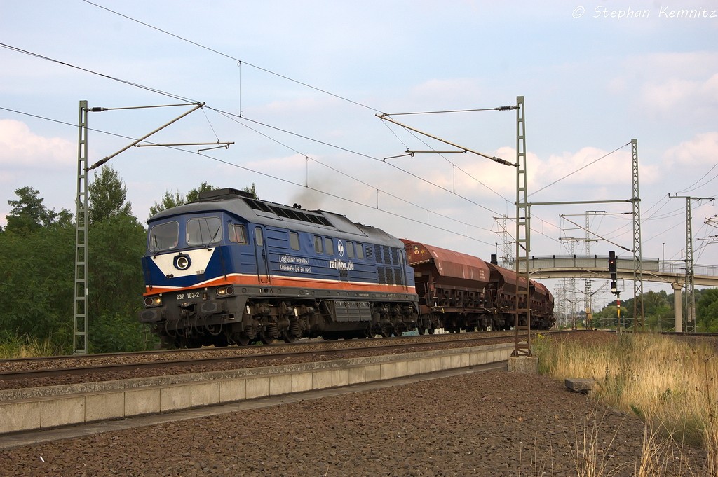Die Raildox-Ludmilla 232 103-2 mit einem Dngerzug von Halle(Saale) nach Poppendorf in Stendal(Wahrburg). Netten Gru an den Tf! 15.08.2013