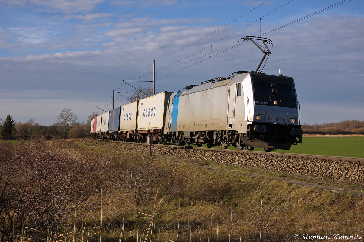 E 186 275-4 Railpool GmbH fr METRANS Rail s.r.o mit einem METRANS Containerzug aus Richtung Salzwedel kommend in Stendal(Wahrburg) und war auf dem Weg zum  DUSS-Terminal Leipzig-Wahren. 11.01.2014