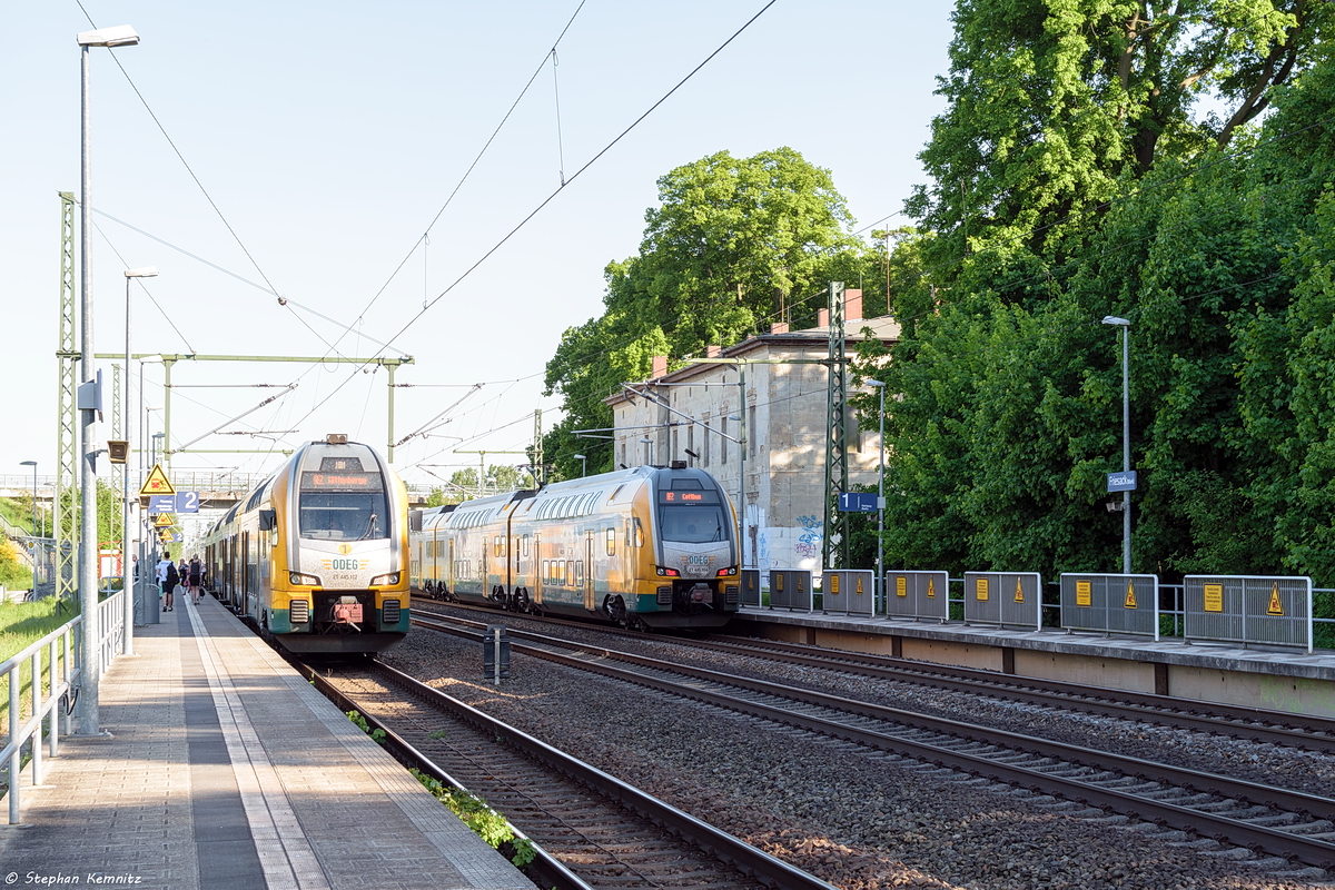 Ein ODEG-KISS treffen in Friesack. Auf Gleis 1 der ET 445.104 (445 104-3) als RE2 (RE 63986) von Schwerin Hbf nach Cottbus und auf Gleis 2 der ET 445.112 (445 112-6) als RE2 (RE 63981) von Cottbus nach Wittenberge mit ca. 25min Verspätung. 08.05.2018