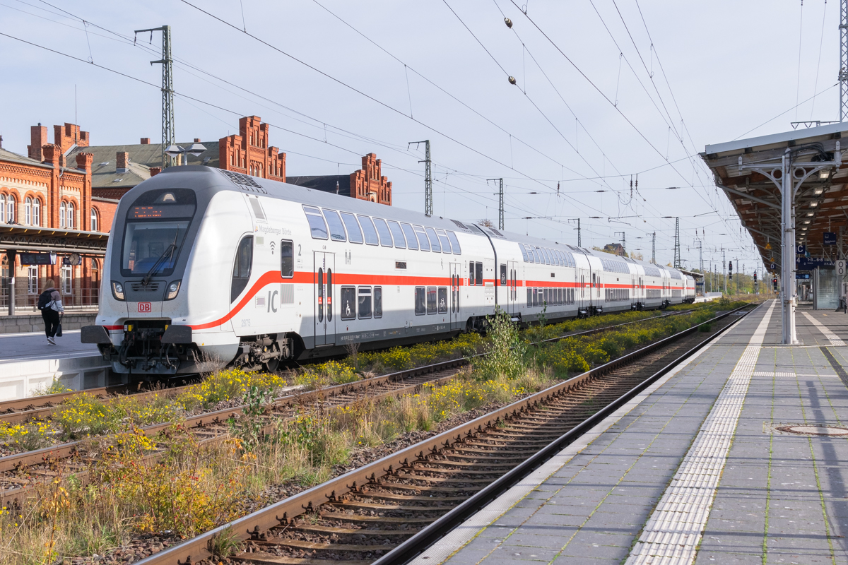 Eine IC2-Garnitur in Stendal und es ging dann weiter in Richtung Wolfsburg. 27.10.2022