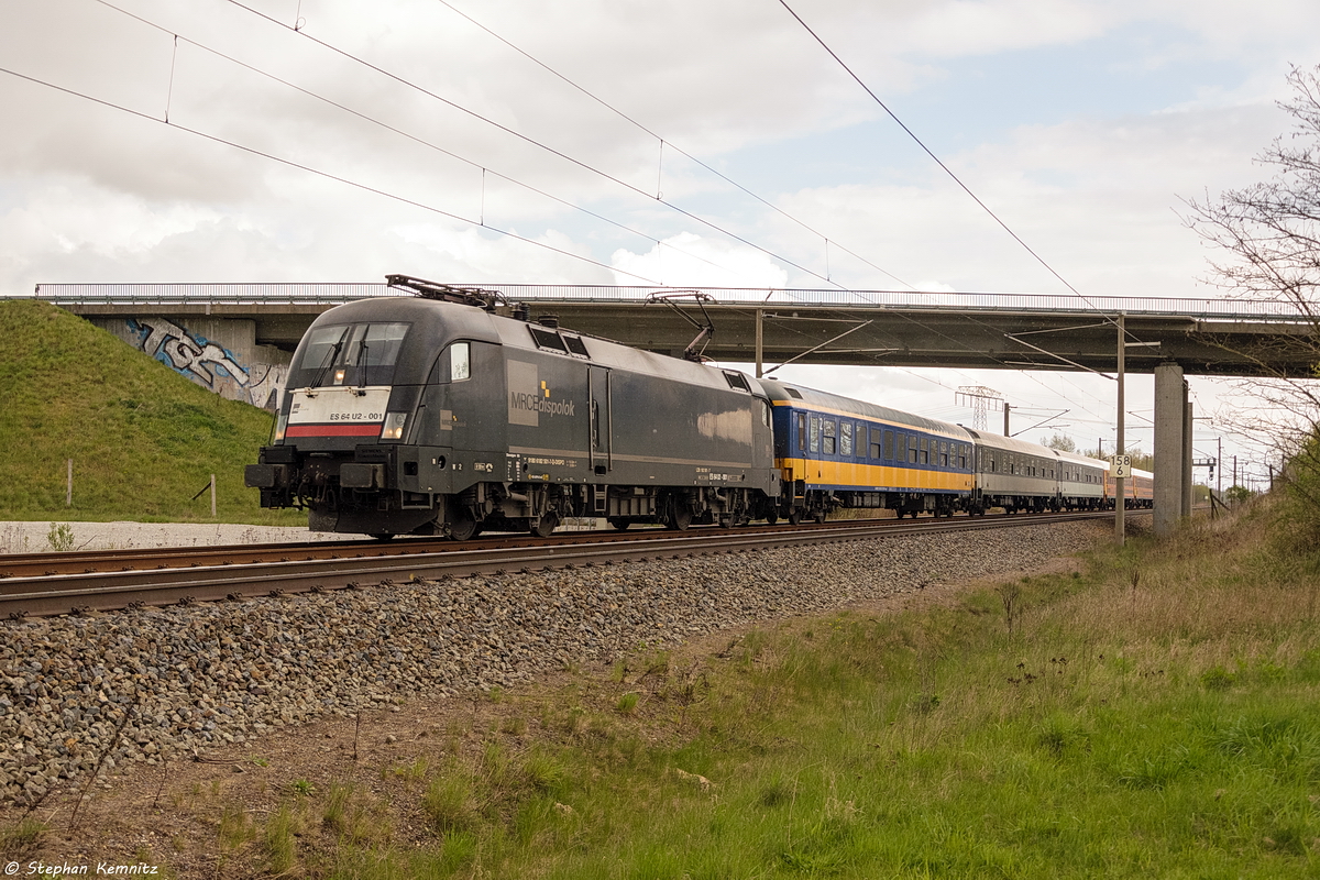 ES 64 U2 - 001 (182 501-7) MRCE Dispolok GmbH für Hector Rail AB mit dem Locomore (LOC 1819) von Berlin-Lichtenberg nach Stuttgart Hbf in Nennhausen. 18.04.2017